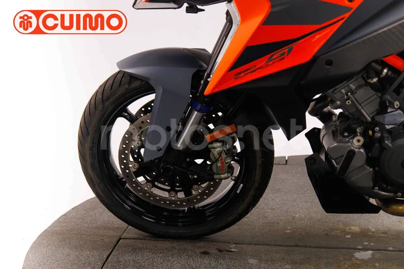 KTM 1290 Super Duke GT - Vista 21