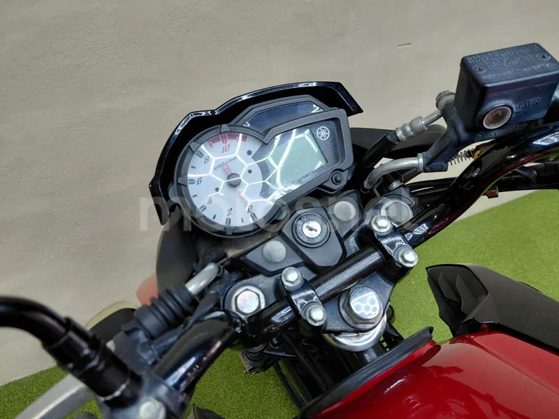 Yamaha YS125 - Vista 13