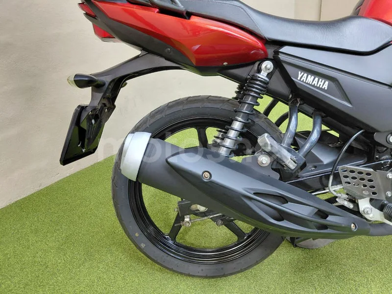Yamaha YS125 - Vista 8