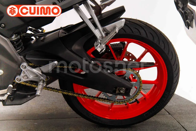 Yamaha MT-125 - Vista 18