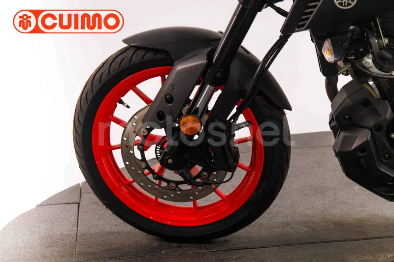 Yamaha MT-125 - Vista 21