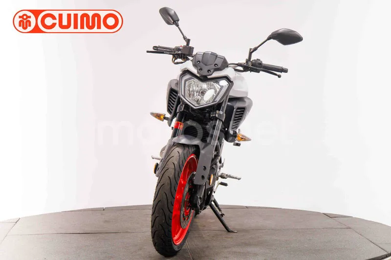 Yamaha MT-125 - Vista 10