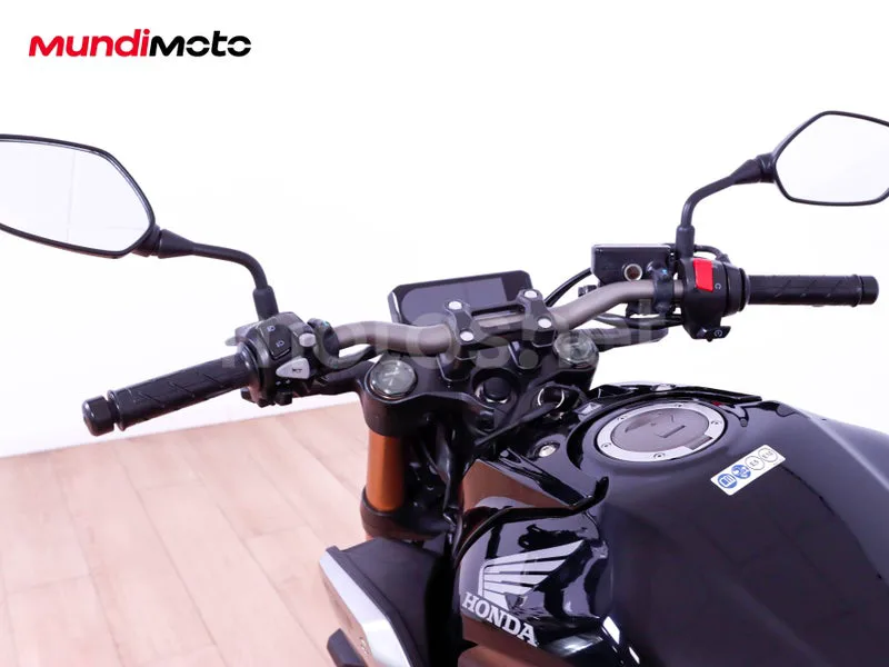 Honda CB650R - Vista 11