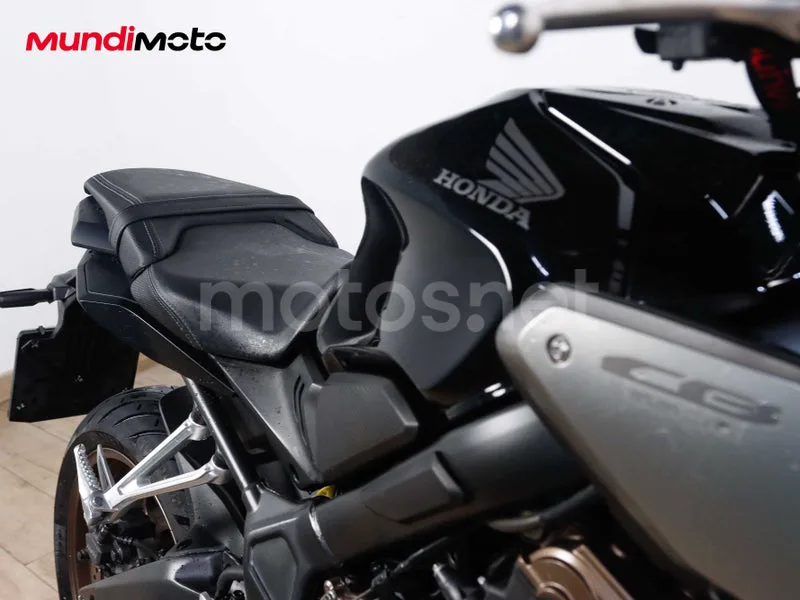 Honda CB650R - Vista 20