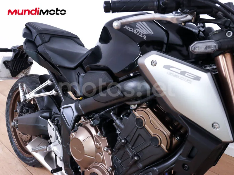 Honda CB650R - Vista 22