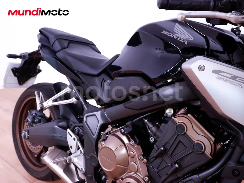 Honda CB650R - Vista 23