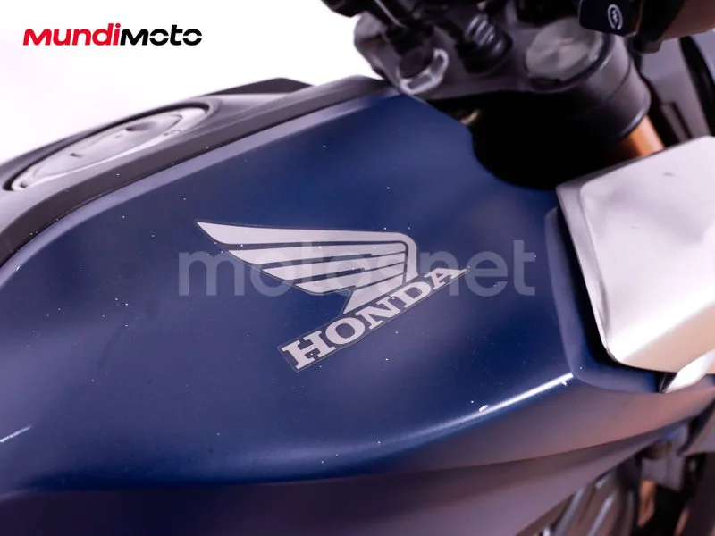 Honda CB125R - Vista 16