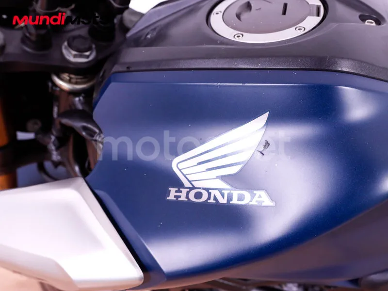 Honda CB125R - Vista 19