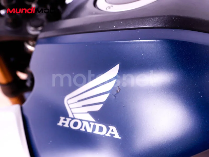 Honda CB125R - Vista 20