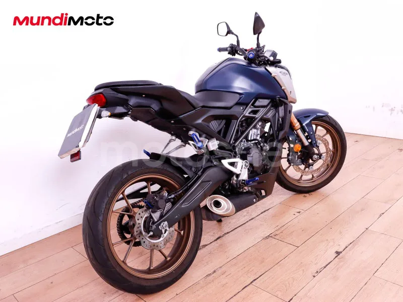 Honda CB125R - Vista 3