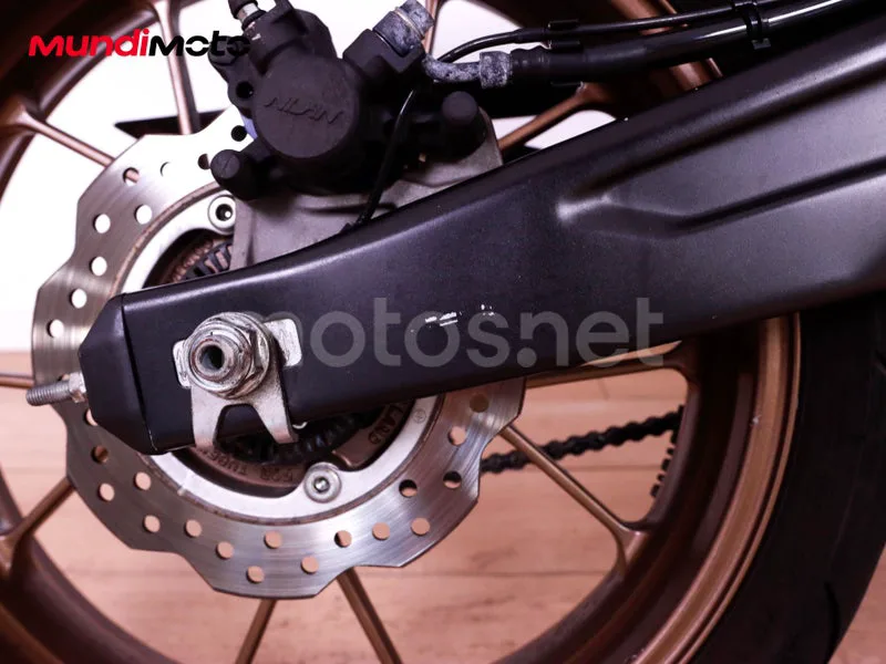 Honda CB125R - Vista 29