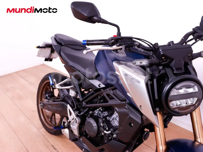 Honda CB125R - Vista 33