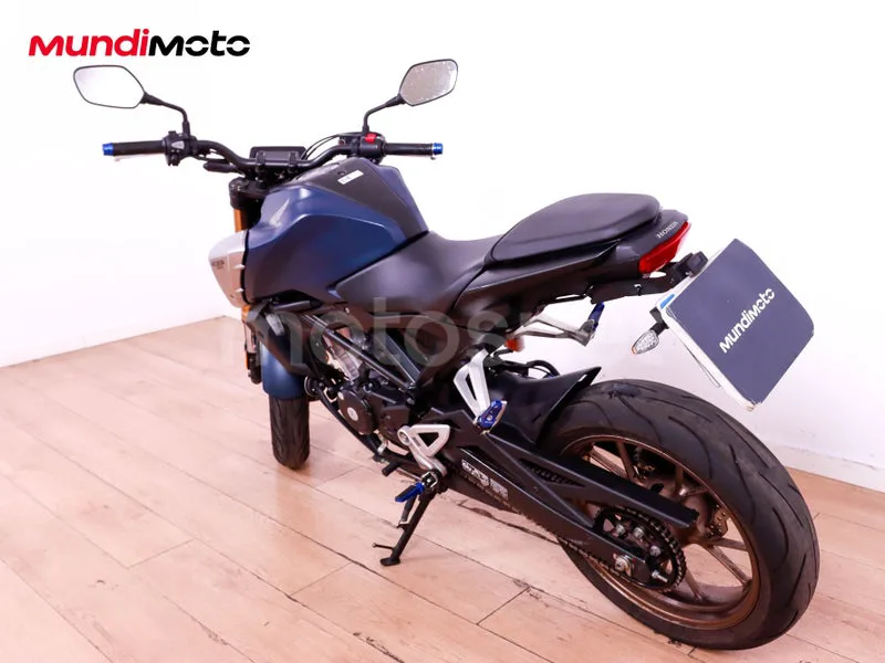 Honda CB125R - Vista 8