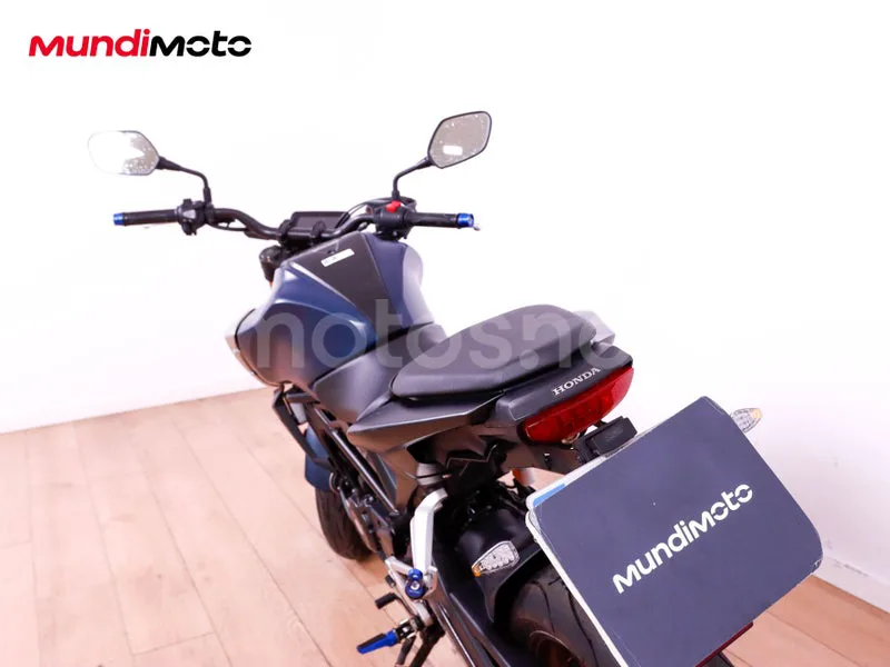 Honda CB125R - Vista 9