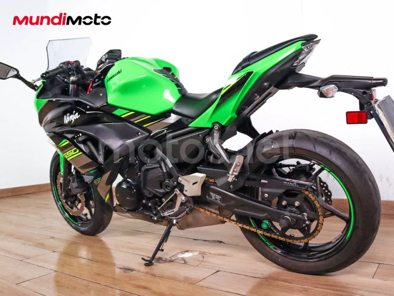 Kawasaki Ninja 650 - Vista 8
