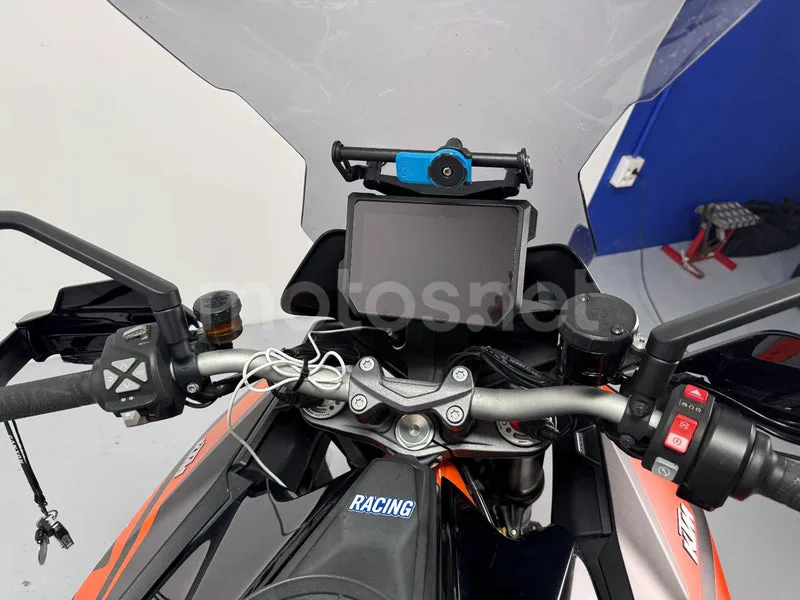 KTM 1290 Super Duke GT - Vista 14