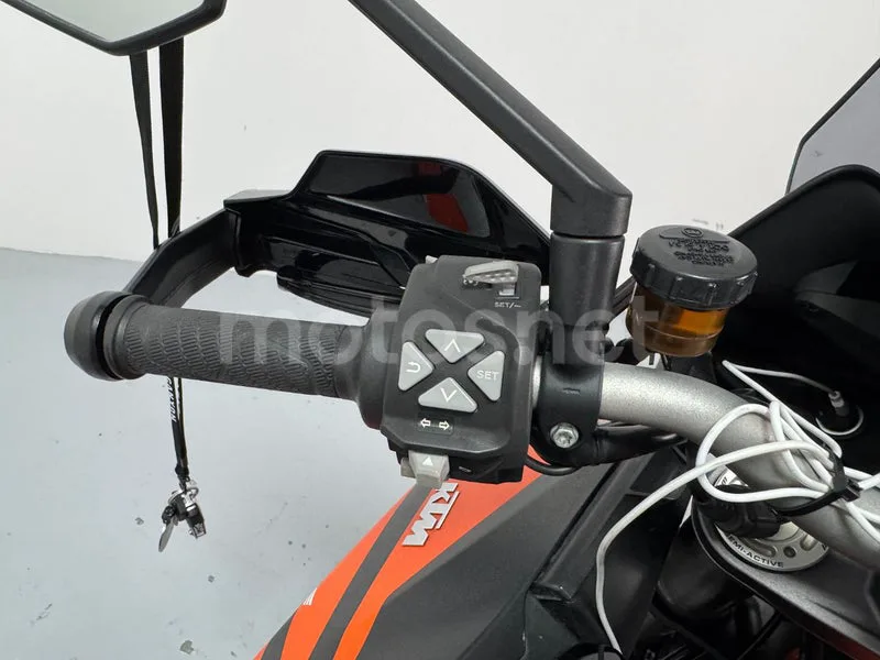 KTM 1290 Super Duke GT - Vista 15