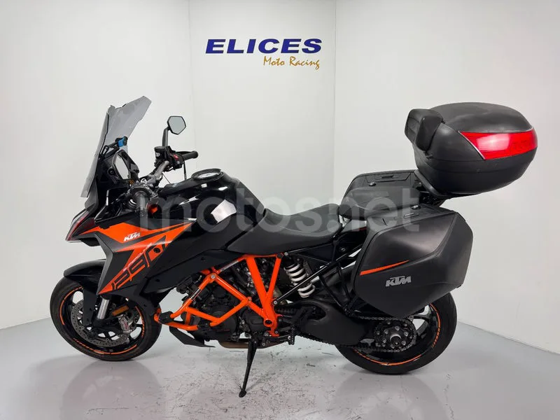 KTM 1290 Super Duke GT - Vista 17