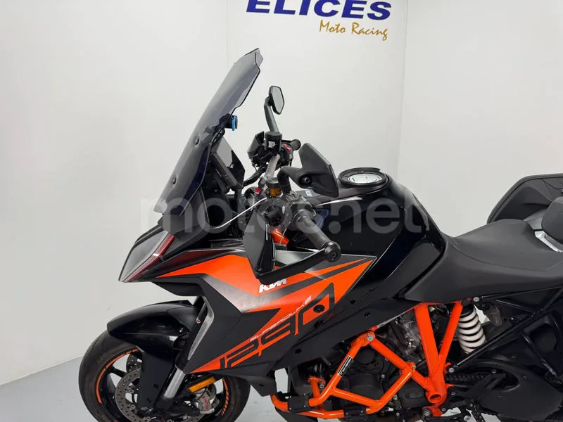 KTM 1290 Super Duke GT - Vista 18