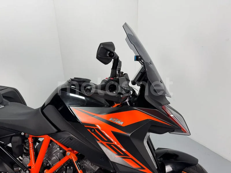 KTM 1290 Super Duke GT - Vista 3