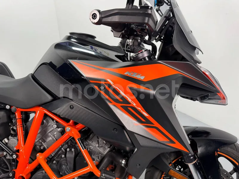 KTM 1290 Super Duke GT - Vista 4
