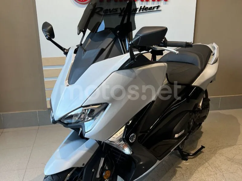 Yamaha TMAX - Vista 3