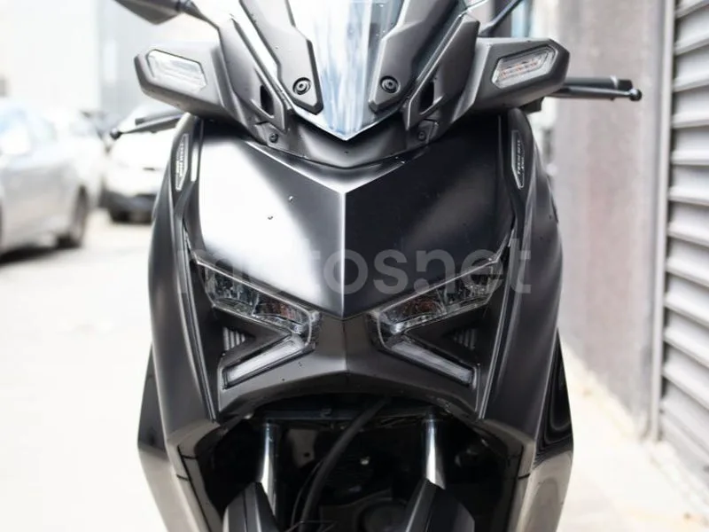 Yamaha XMAX 300 - Vista 12