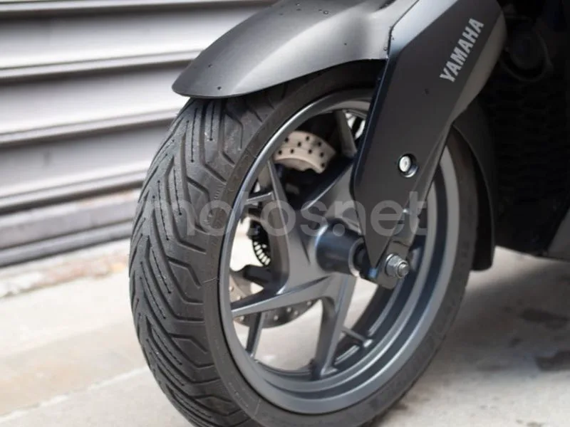 Yamaha XMAX 300 - Vista 17