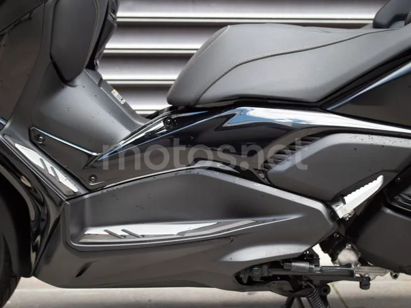 Yamaha XMAX 300 - Vista 18