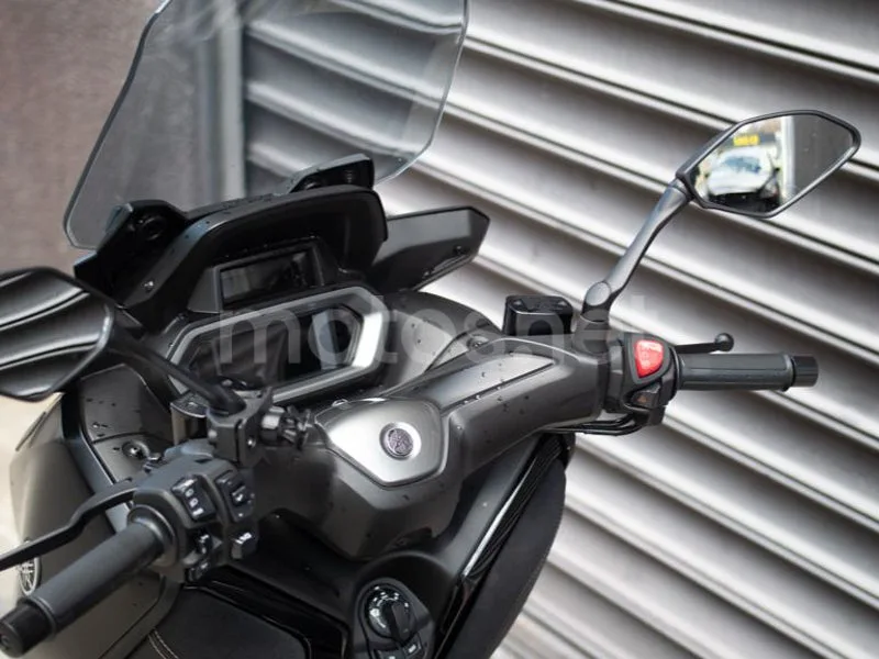 Yamaha XMAX 300 - Vista 20