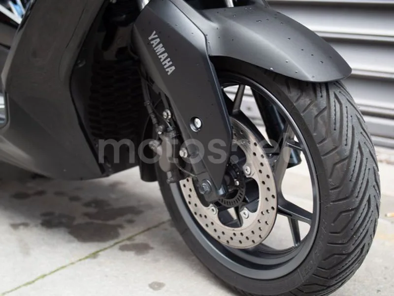 Yamaha XMAX 300 - Vista 4