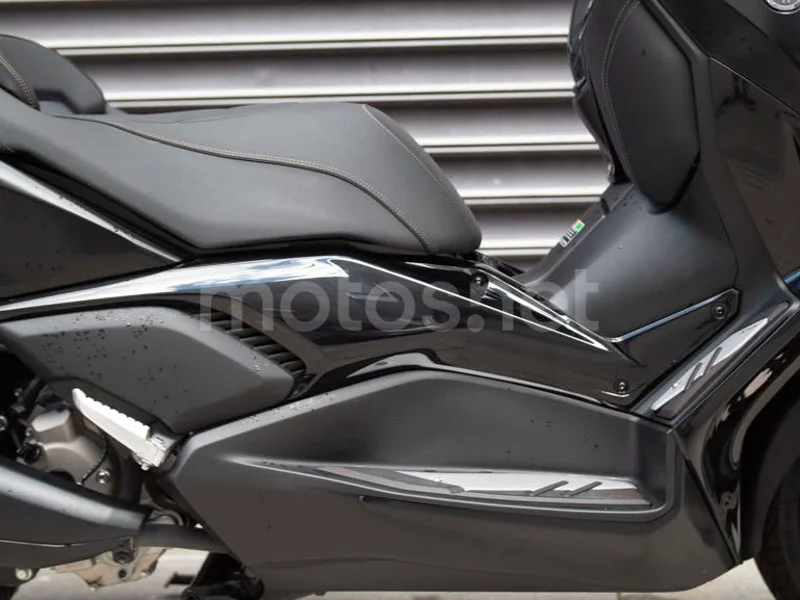 Yamaha XMAX 300 - Vista 5