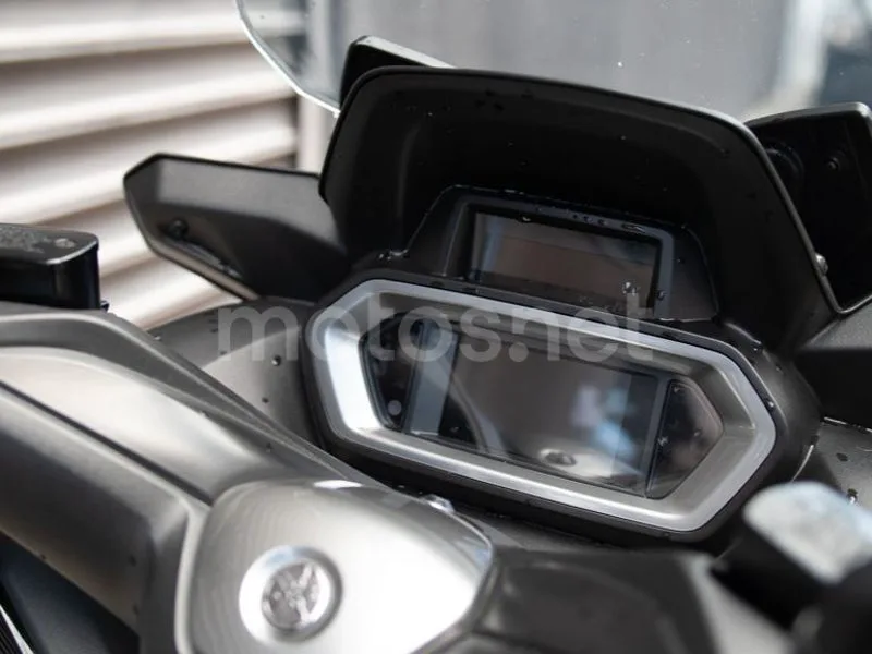 Yamaha XMAX 300 - Vista 10