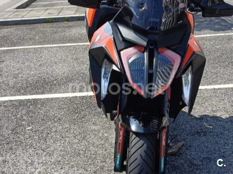 KTM 1290 Super Duke GT - Vista 3
