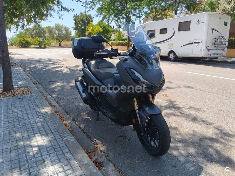 Honda ADV350 - Vista 4