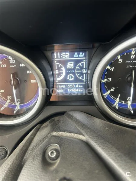 Yamaha TMAX - Vista 4