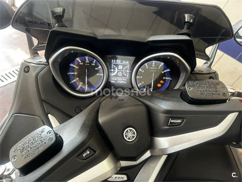 Yamaha TMAX - Vista 5