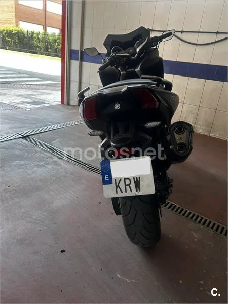Yamaha TMAX - Vista 6