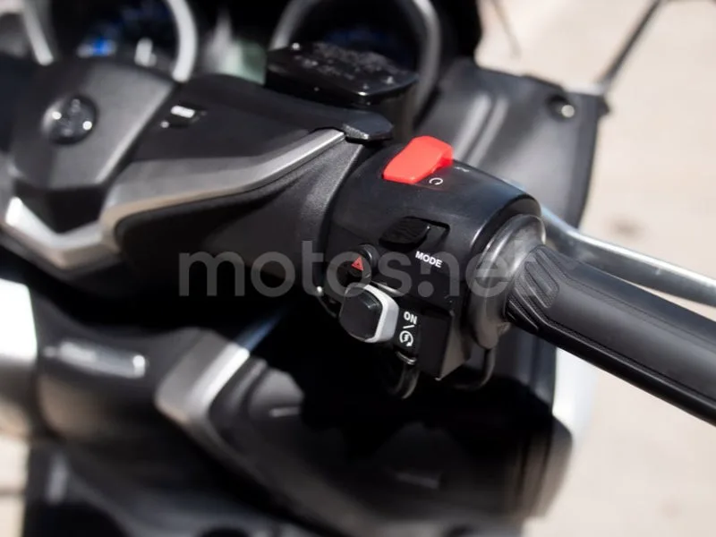 Yamaha TMAX - Vista 11