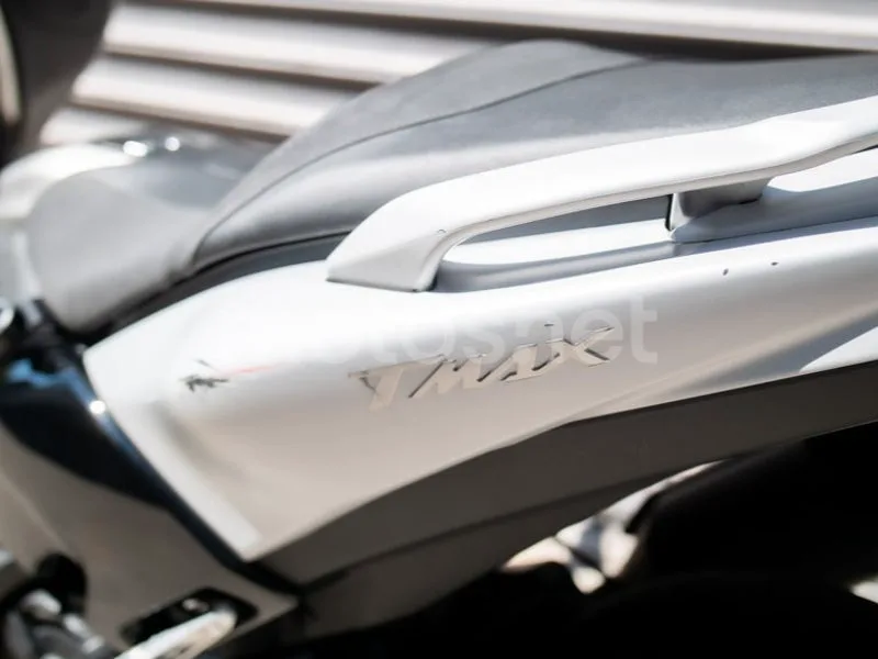 Yamaha TMAX - Vista 20