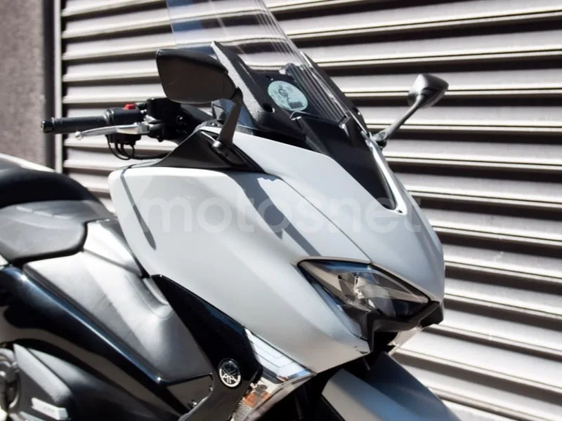 Yamaha TMAX - Vista 3
