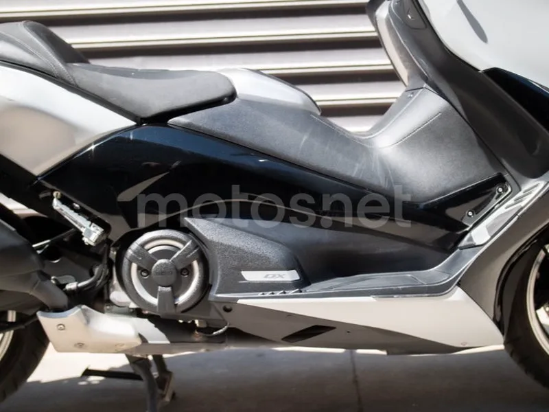 Yamaha TMAX - Vista 5