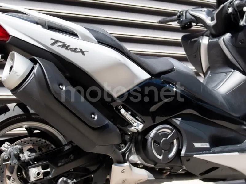 Yamaha TMAX - Vista 6