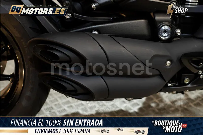 Triumph Rocket 3 - Vista 15