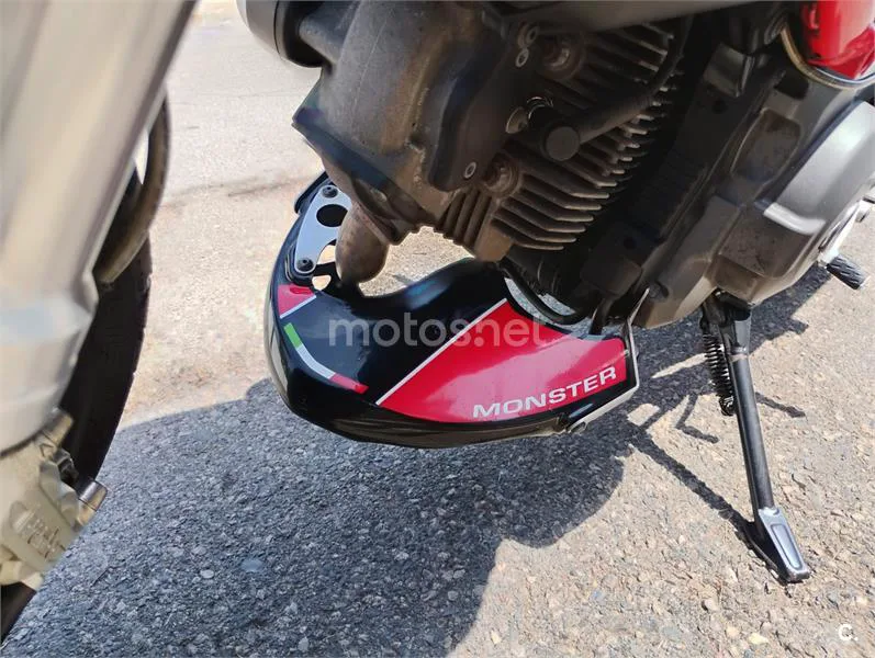Ducati Monster 696 - Vista 3