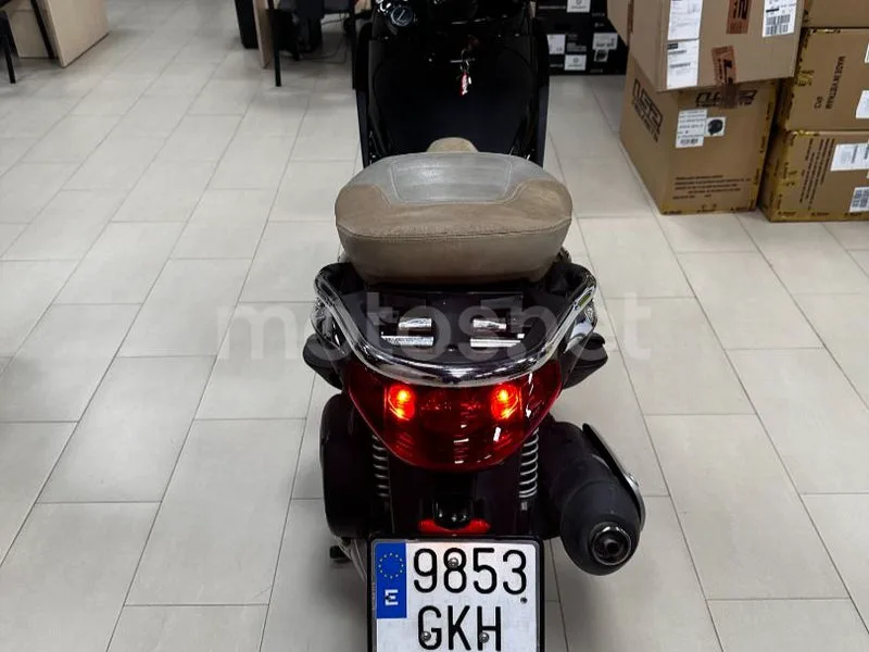Piaggio Beverly 250 - Vista 4