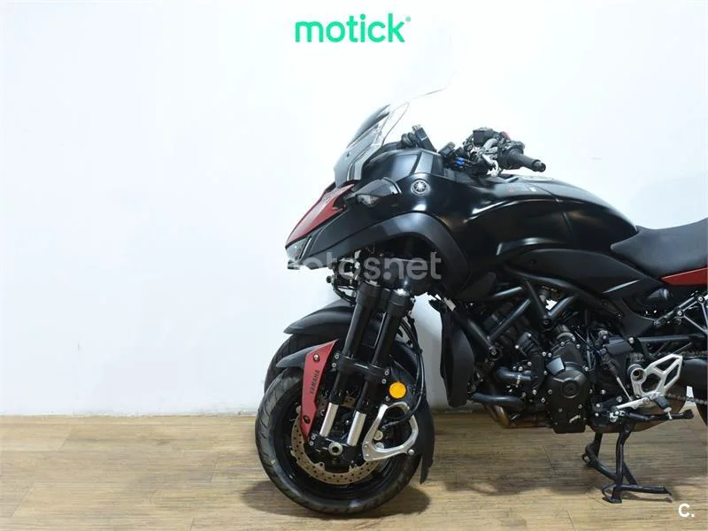 Yamaha Niken - Vista 8