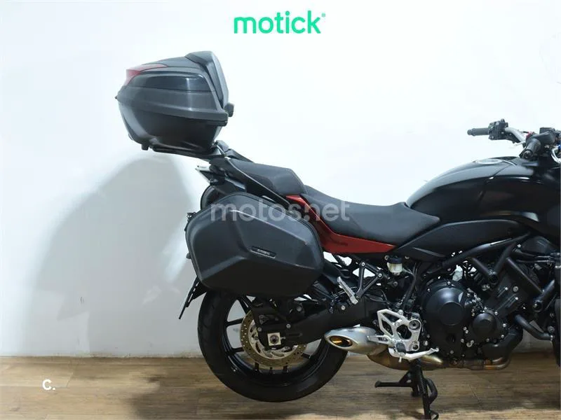 Yamaha Niken - Vista 3
