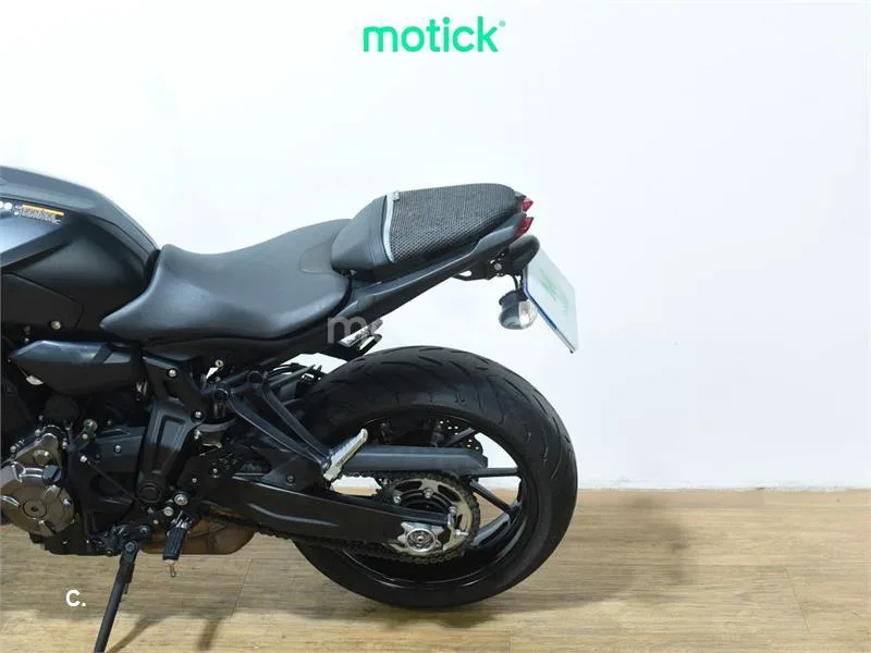 Yamaha MT-07 - Vista 9