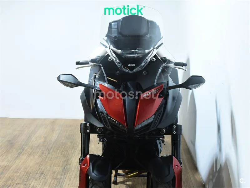 Yamaha Niken - Vista 11